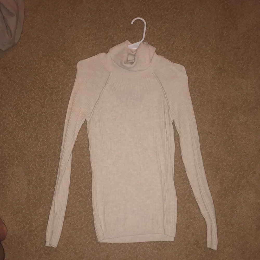 Abercrombie right turtleneck NEVER WORN!!